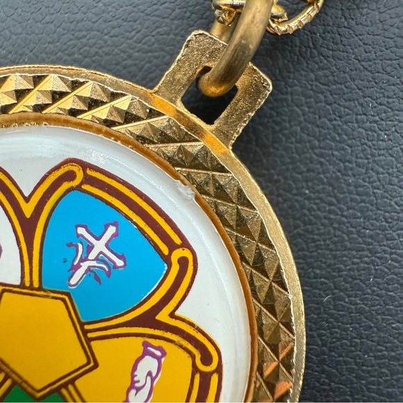 Vintage 1976 Double Sided Bicentennial Faux Gold Coin Pendant Necklace - Picture 5 of 13